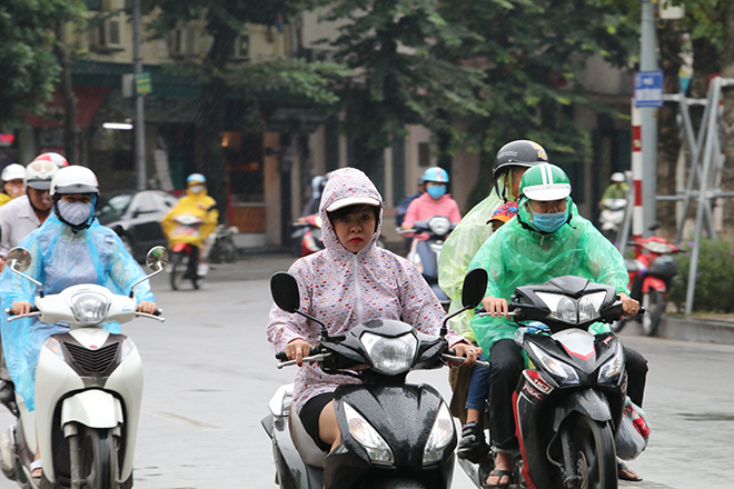 Người Hà Nội đón đợt gió mùa Đông Bắc đầu tiên trong năm 2018