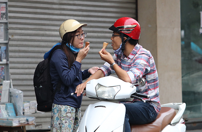 Người Hà Nội đón đợt gió mùa Đông Bắc đầu tiên trong năm 2018