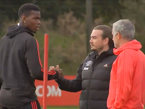 Mourinho lý giải việc tước băng đội trưởng của Pogba