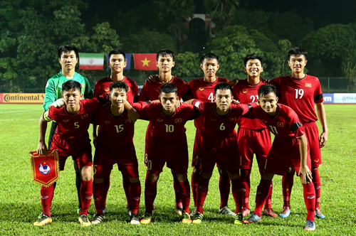 Cầu thủ U.16 VN dọa xử trợ lý HLV ?