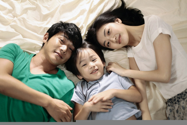 Bạn cũ nhắn tin sau thời gian dài mất liên lạc, vợ trẻ choáng váng khi biết sự thật về người chồng hoàn hảo của mình