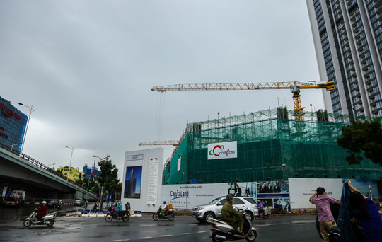 Rùng mình đi qua những công trình xây dựng khắp Hà Nội