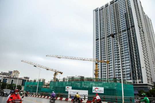 Rùng mình đi qua những công trình xây dựng khắp Hà Nội