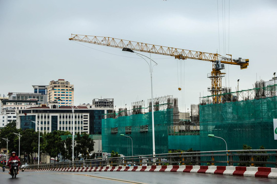 Rùng mình đi qua những công trình xây dựng khắp Hà Nội