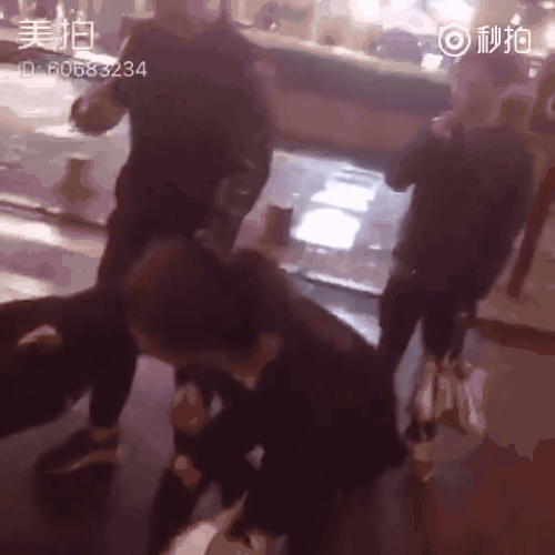 Lộ clip Phó Hằng Hứa Khải say xỉn, bị bạn gái cũ bắt quỳ giữa đường