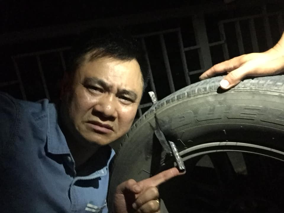 NSND Tự Long gặp sự cố choáng váng, phải đứng đường hơn 1 tiếng