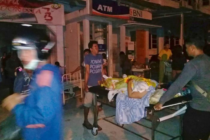 Hiện trường đổ nát sau động đất và sóng thần tại Indonesia