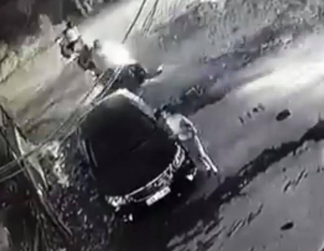 Chủ ô tô Camry bị người phụ nữ ăn mặc sang chảnh lén cào xước trong đêm tối: ‘Xe của tôi hãng báo sửa hết hơn 24 triệu đồng’