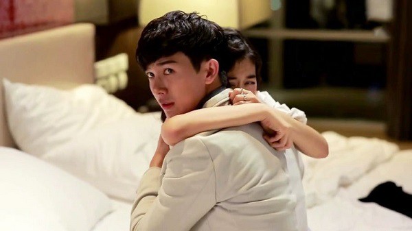 Tò mò cảm giác của đàn ông vừa có vợ vừa có bồ, cô vợ ngỡ qua mắt được chồng khù khờ ai ngờ sự thật đằng sau thế này