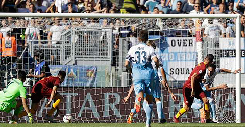 Roma hạ gục Lazio ở derby Capitale