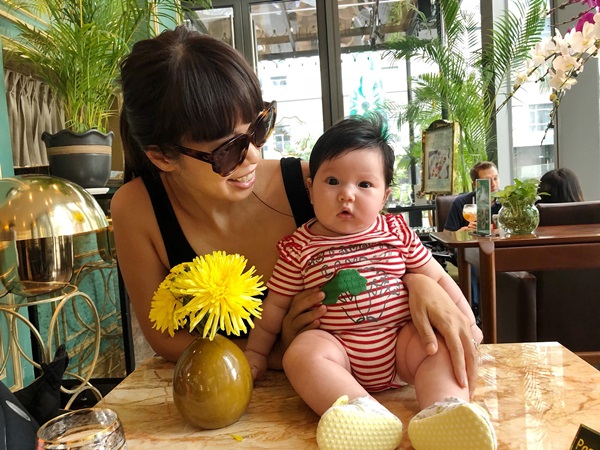 Con gái bị mỉa mai chậm phát triển, siêu mẫu Hà Anh cao tay dằn mặt kẻ nói xấu