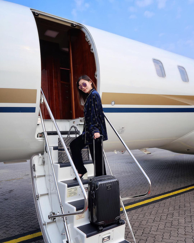 Tiểu thư nhà tỷ phú 30 tuổi, kết hôn chưa vội sinh con mà cùng chồng vi vu khắp thế gian Tiểu thư nhà tỷ phú 30 tuổi, kết hôn chưa vội sinh con mà cùng chồng vi vu khắp thế gian