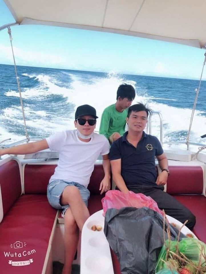 Trường Giang được khen như soái ca, cõng Nhã Phương trong chuyến đi trăng mật ở Phú Quốc Trường Giang được khen như soái ca, cõng Nhã Phương trong chuyến đi trăng mật ở Phú Quốc