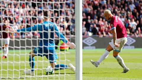 Thua toàn diện West Ham, M.U tiếp đà khủng hoảng