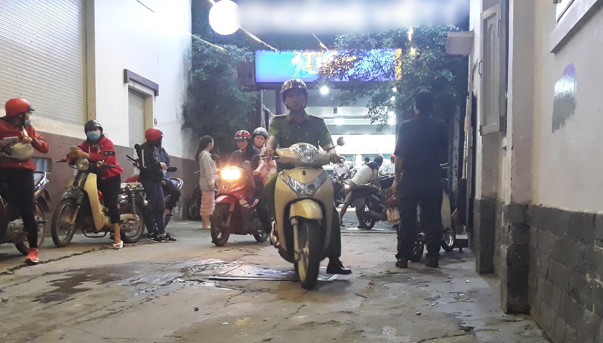 Nam thanh niên 18 tuổi mắc kẹt, tử vong trong thang máy tại nhà hàng ở Sài Gòn