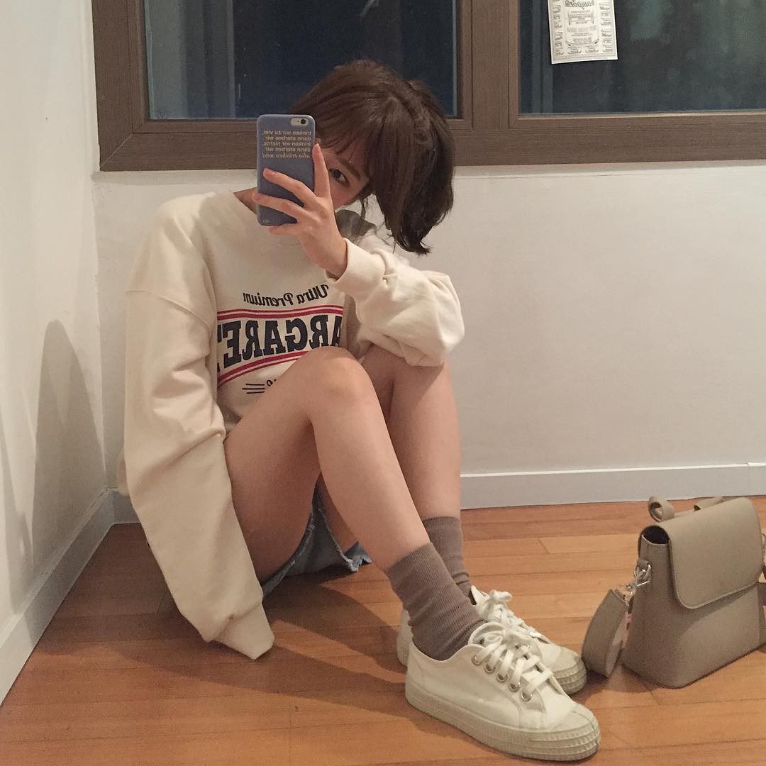 Đừng chỉ mải tìm mua áo khoác, mà quên rằng có tận 4 mẫu áo dài tay này để bạn lên đồ đẹp xinh nguyên cả mùa lạnh