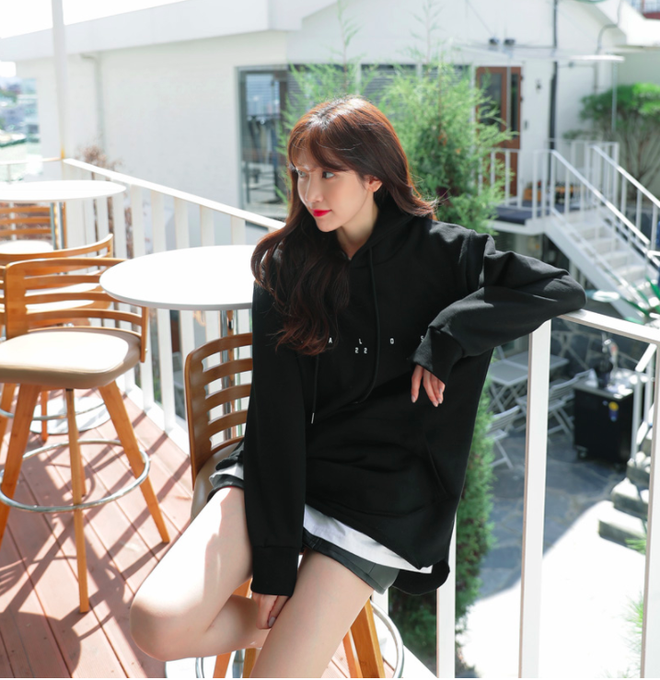 Đừng chỉ mải tìm mua áo khoác, mà quên rằng có tận 4 mẫu áo dài tay này để bạn lên đồ đẹp xinh nguyên cả mùa lạnh