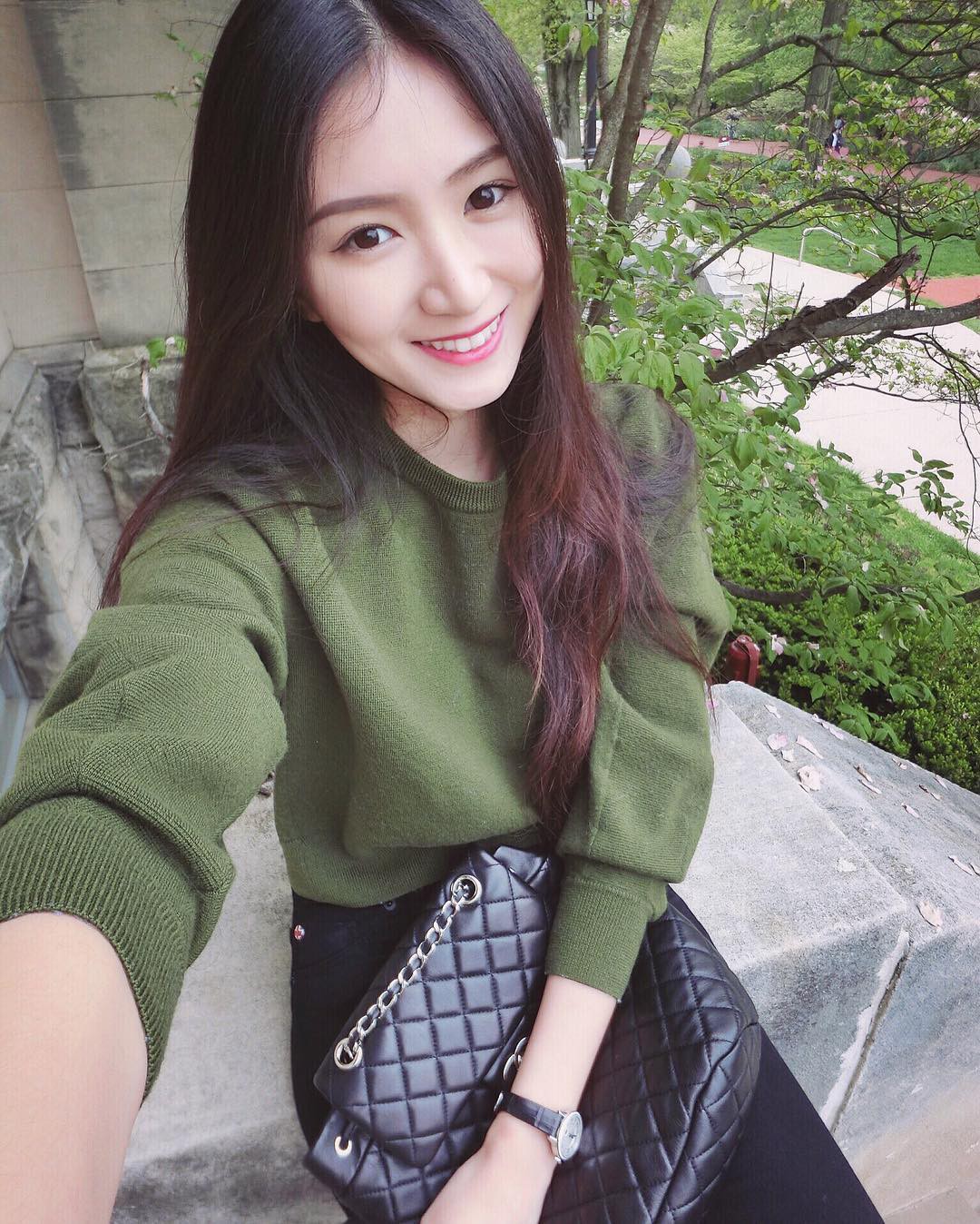 Đừng chỉ mải tìm mua áo khoác, mà quên rằng có tận 4 mẫu áo dài tay này để bạn lên đồ đẹp xinh nguyên cả mùa lạnh