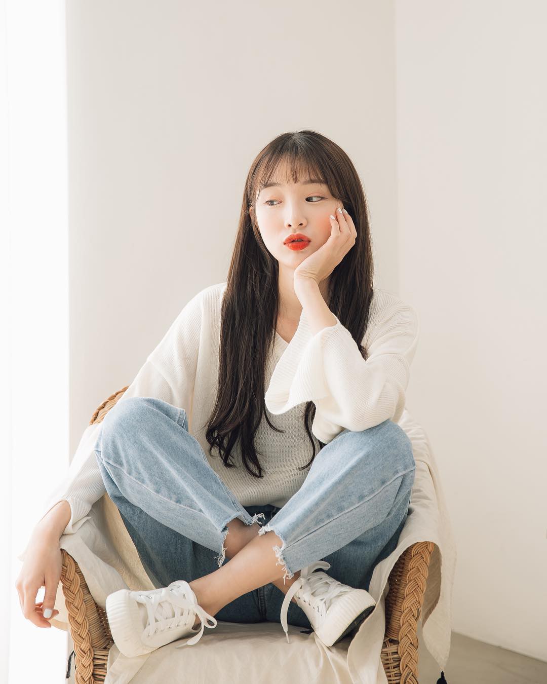 Đừng chỉ mải tìm mua áo khoác, mà quên rằng có tận 4 mẫu áo dài tay này để bạn lên đồ đẹp xinh nguyên cả mùa lạnh