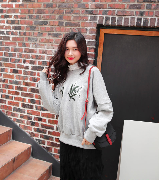 Đừng chỉ mải tìm mua áo khoác, mà quên rằng có tận 4 mẫu áo dài tay này để bạn lên đồ đẹp xinh nguyên cả mùa lạnh