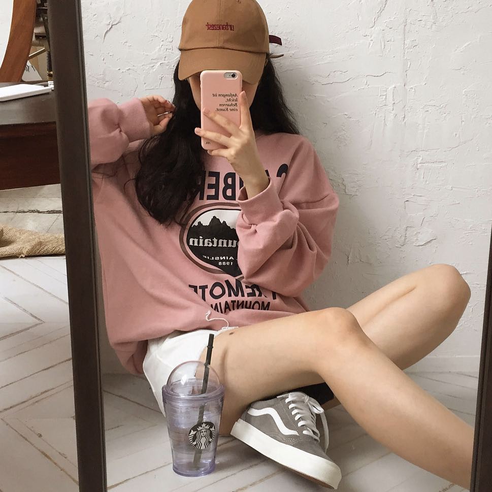 Đừng chỉ mải tìm mua áo khoác, mà quên rằng có tận 4 mẫu áo dài tay này để bạn lên đồ đẹp xinh nguyên cả mùa lạnh