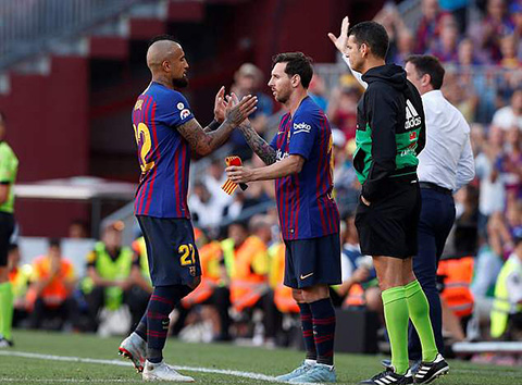 Thoát thua tại hang ổ, Barca lại gây thất vọng