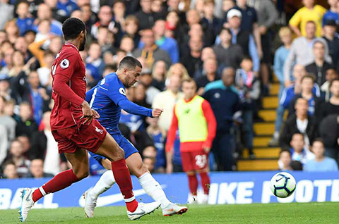 Tuyệt tác của Sturridge giải cứu Liverpool ở Stamford Bridge