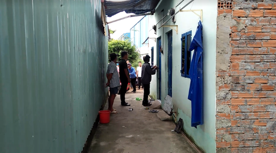 Vợ đi đám cưới, chồng chết bất thường trong phòng trọ