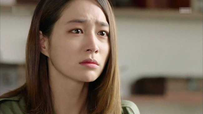 Đánh ghen om sòm trước công ty chồng, vợ đau đớn khi chẳng giữ được anh mà còn mất sạch tài sản vì lý do khó ngờ