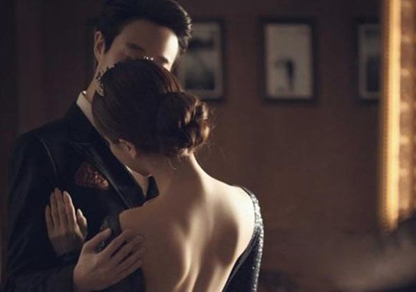 Cột sóng wifi lạ hé lộ mối tình vụng trộm suốt 3 năm của chồng