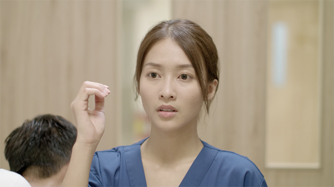 Phim Hậu Duệ Mặt Trời tập 1-2: Đại úy Duy Kiên phải lòng bác sĩ Hoài Phương ngay từ cái nhìn đầu tiên