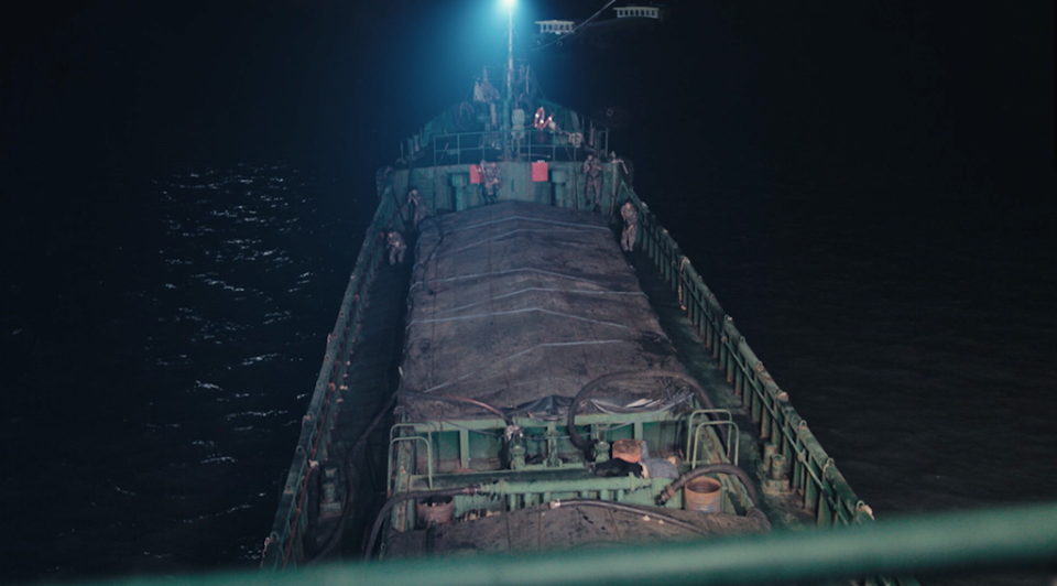 Phim Hậu Duệ Mặt Trời tập 1-2: Đại úy Duy Kiên phải lòng bác sĩ Hoài Phương ngay từ cái nhìn đầu tiên