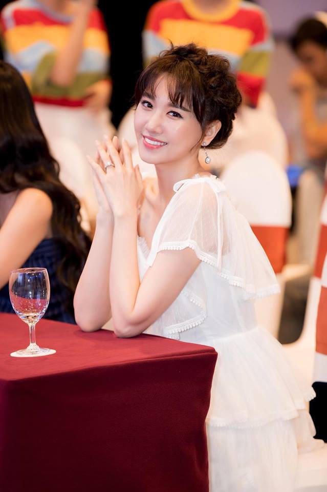 Hari Won - Nhã Phương: Vợ của 2 danh hài hot nhất showbiz Việt lại có 1 điểm chung nhan sắc mà không phải ai cũng biết