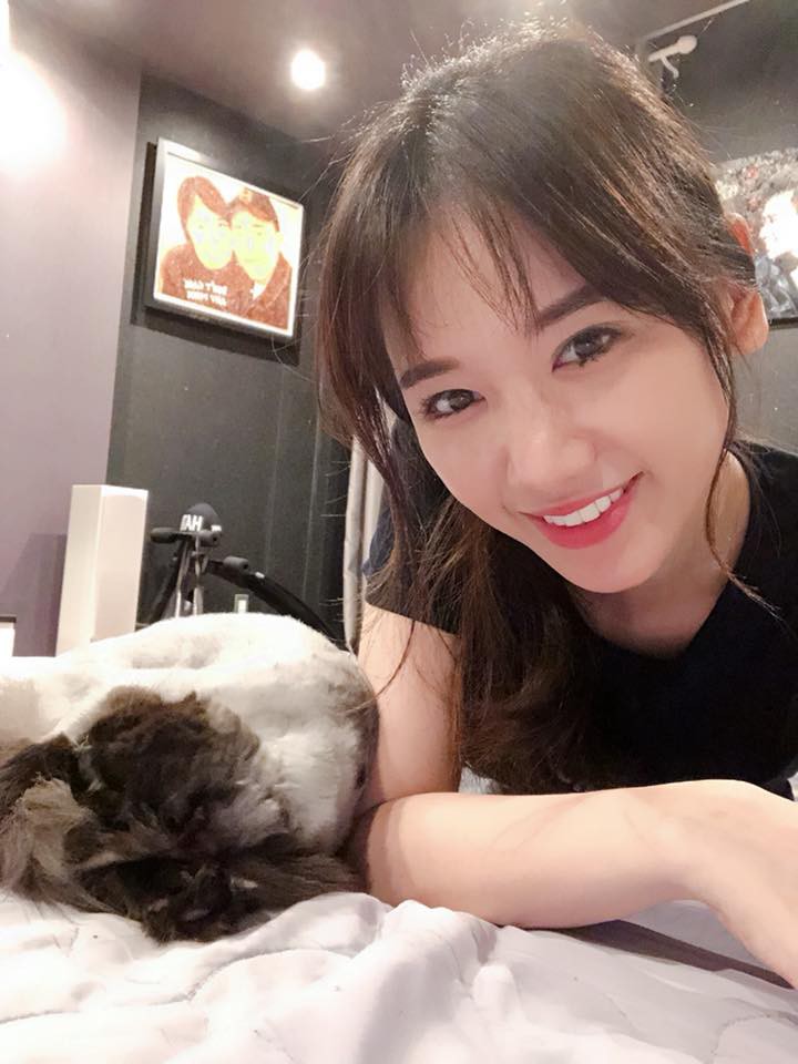 Hari Won - Nhã Phương: Vợ của 2 danh hài hot nhất showbiz Việt lại có 1 điểm chung nhan sắc mà không phải ai cũng biết