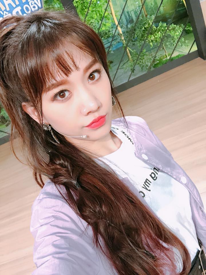 Hari Won - Nhã Phương: Vợ của 2 danh hài hot nhất showbiz Việt lại có 1 điểm chung nhan sắc mà không phải ai cũng biết