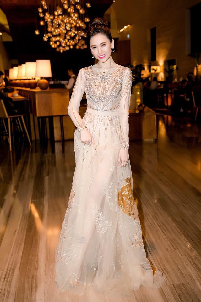 Hari Won - Nhã Phương: Vợ của 2 danh hài hot nhất showbiz Việt lại có 1 điểm chung nhan sắc mà không phải ai cũng biết