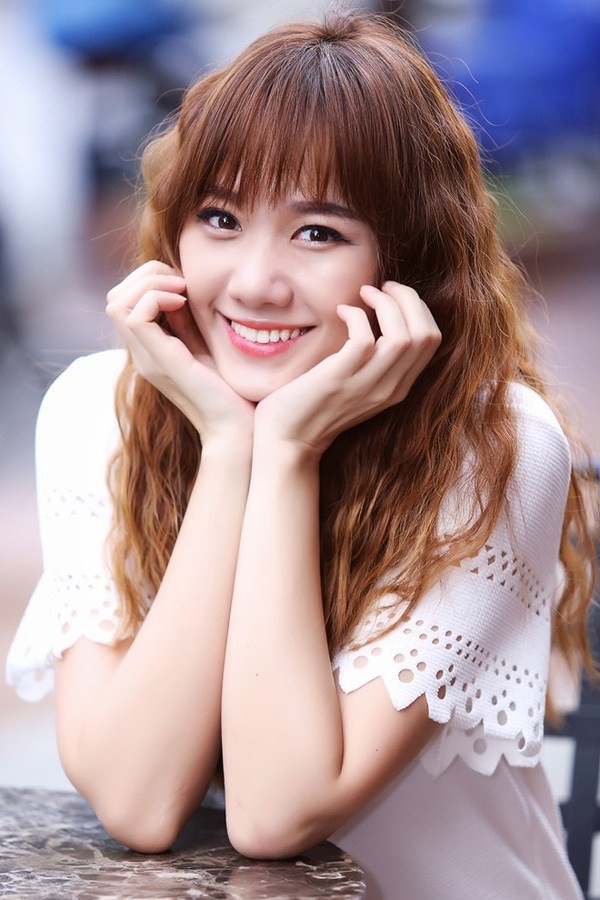 Hari Won - Nhã Phương: Vợ của 2 danh hài hot nhất showbiz Việt lại có 1 điểm chung nhan sắc mà không phải ai cũng biết