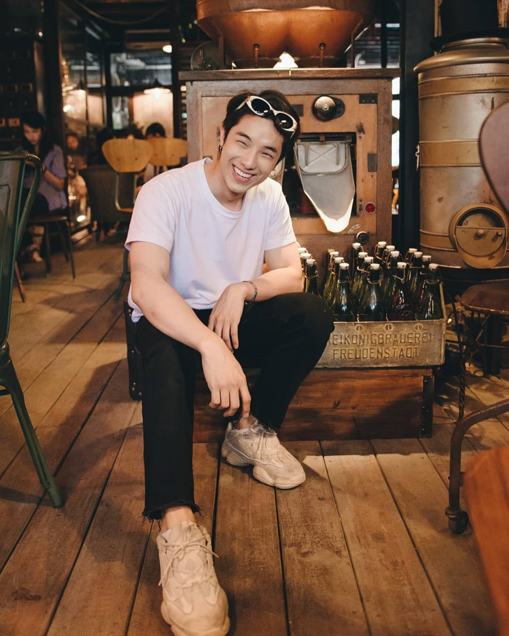 Hot boy Thái Lan body 6 múi, mắt một mí điển trai như sao Hàn