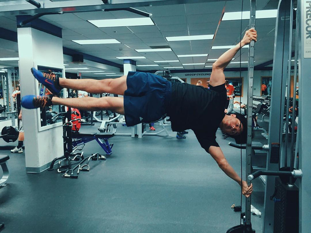 Hot boy Thái Lan body 6 múi, mắt một mí điển trai như sao Hàn