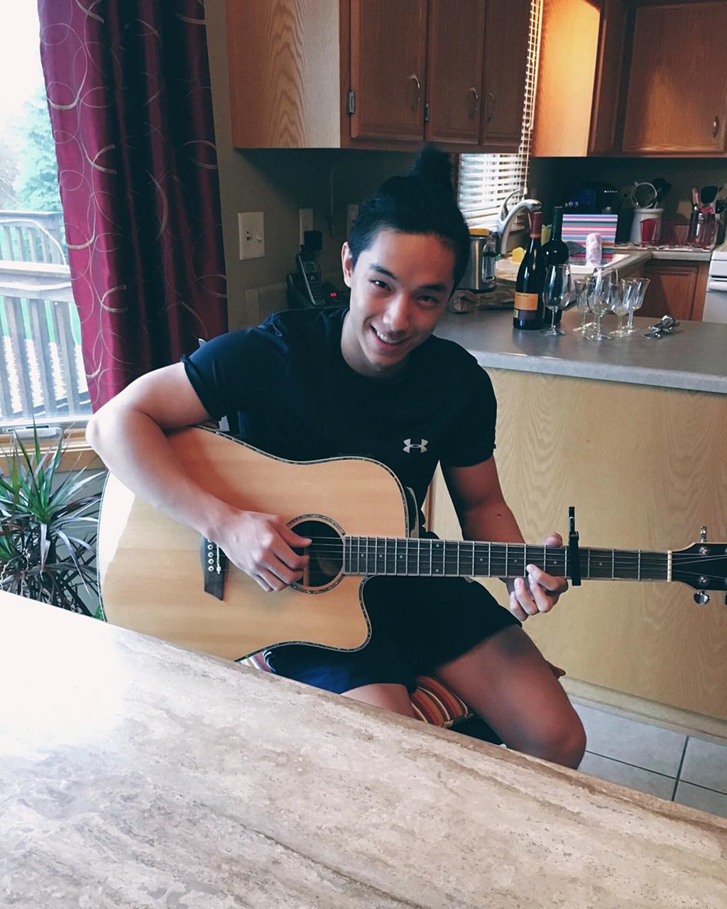 Hot boy Thái Lan body 6 múi, mắt một mí điển trai như sao Hàn