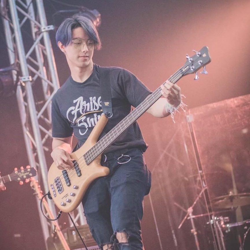 Hot boy Thái Lan body 6 múi, mắt một mí điển trai như sao Hàn