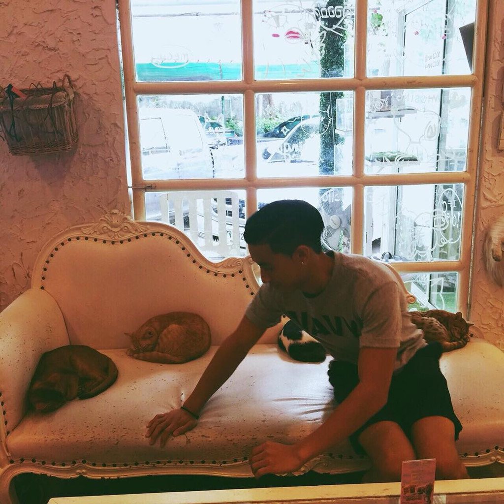 Hot boy Thái Lan body 6 múi, mắt một mí điển trai như sao Hàn