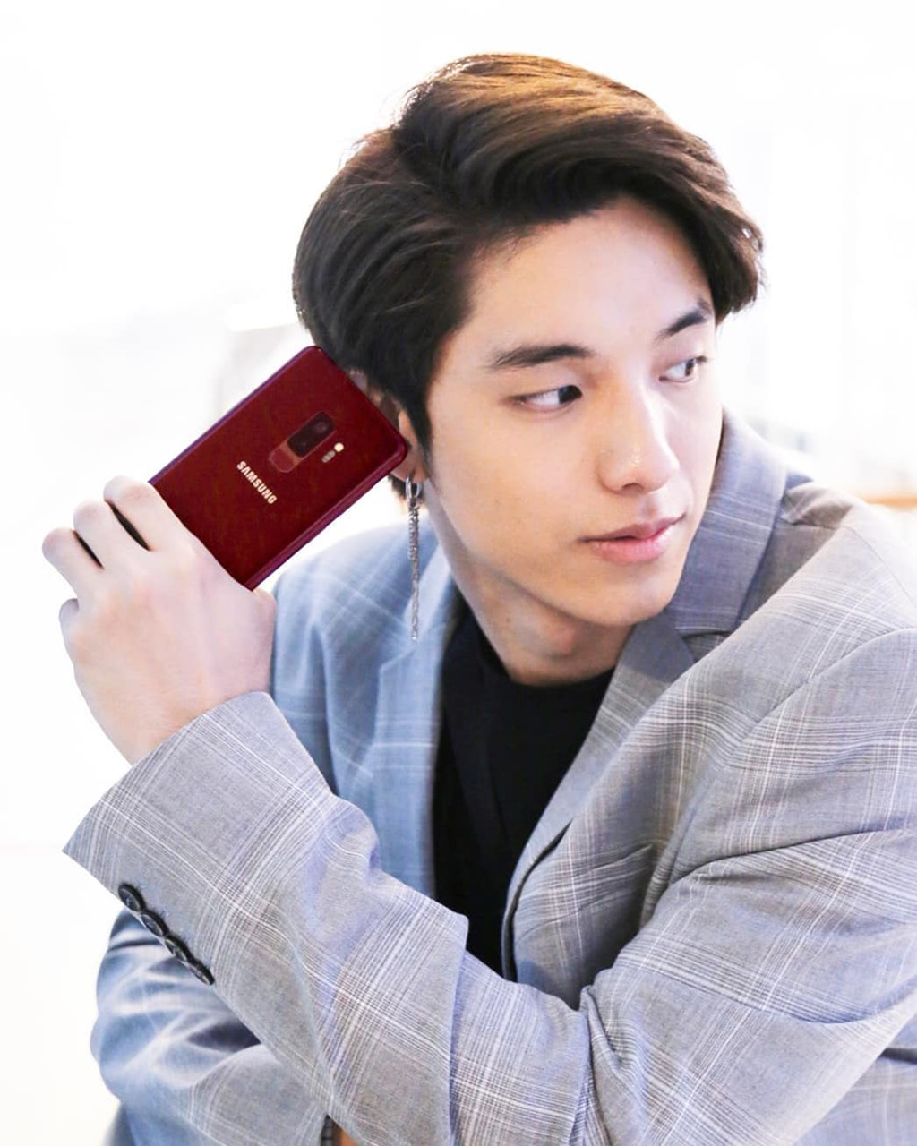 Hot boy Thái Lan body 6 múi, mắt một mí điển trai như sao Hàn