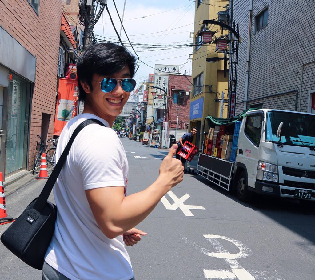 Hot boy Thái Lan body 6 múi, mắt một mí điển trai như sao Hàn