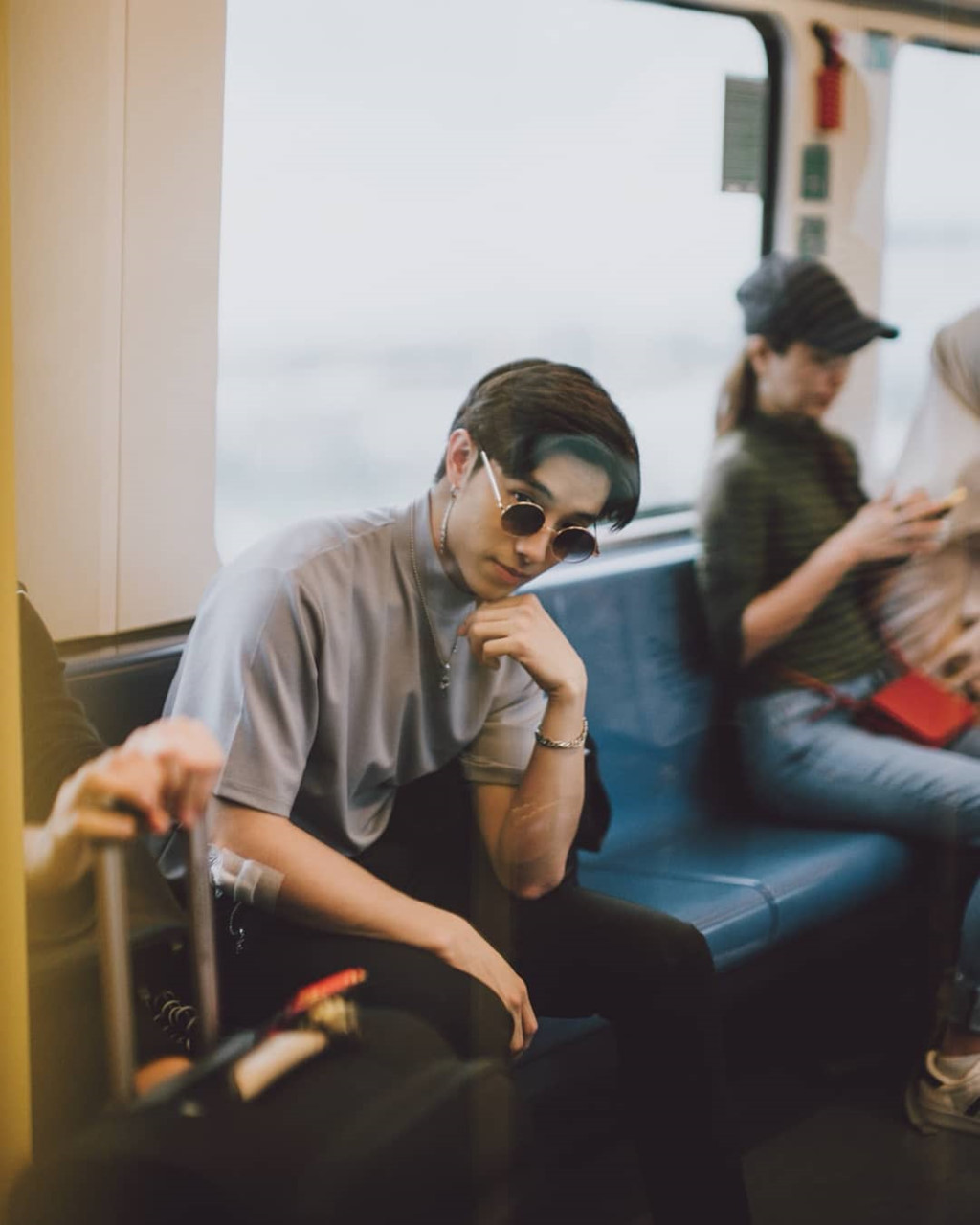 Hot boy Thái Lan body 6 múi, mắt một mí điển trai như sao Hàn