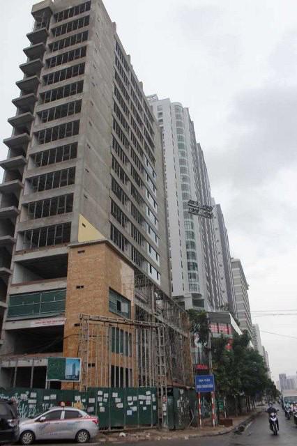 Mẹ đơn thân tử vong vì thanh sắt rơi giữa phố Hà Nội: Ai sẽ chăm sóc bé gái 6 tuổi?