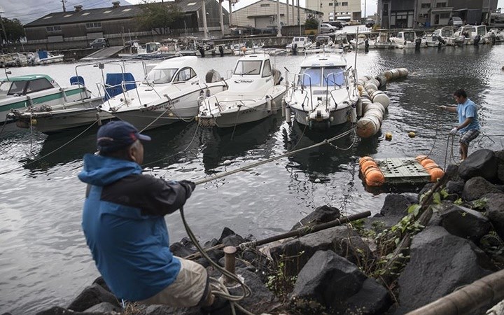 Ảnh: Bão Trami tấn công Nhật Bản mang theo gió mạnh kỷ lục