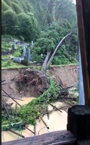 Ảnh: Bão Trami tấn công Nhật Bản mang theo gió mạnh kỷ lục