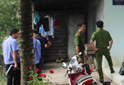 Ông bà phát hiện 2 cháu nội chết trong phòng ngủ