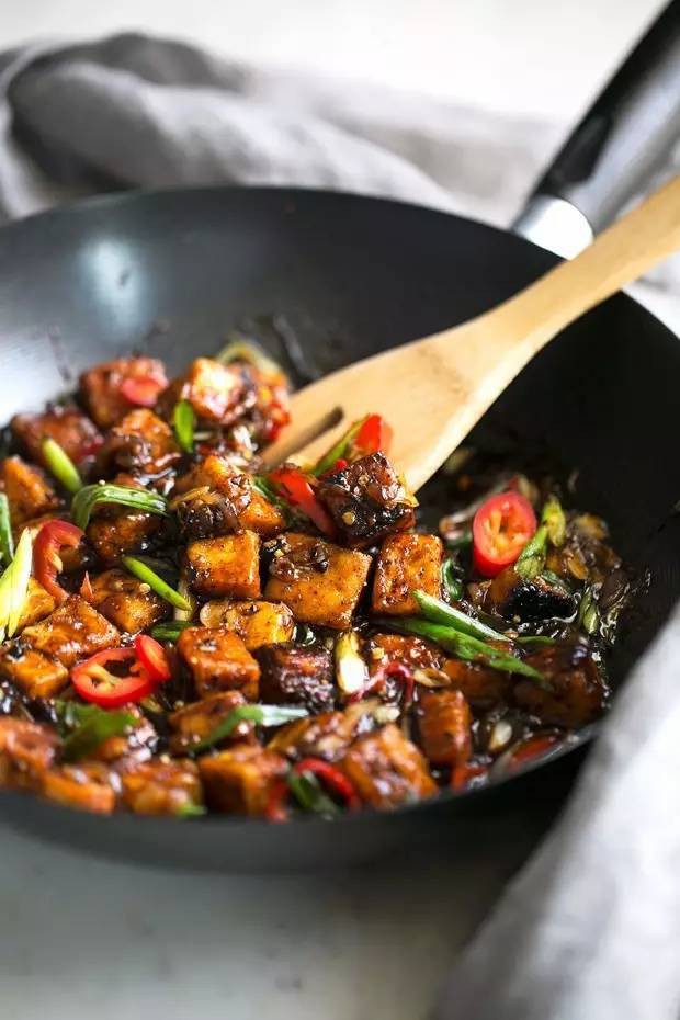 Đây là 4 thói quen xấu phải được loại bỏ ngay trong nấu ăn nếu bạn không muốn rước bệnh vào thân